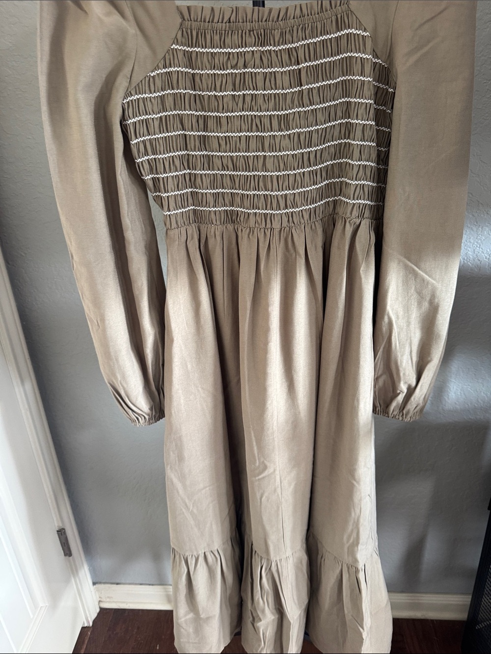 Aritzia olive Smocked Square-Neck Long Sleeve Midi Dress - Picture 3 of 4